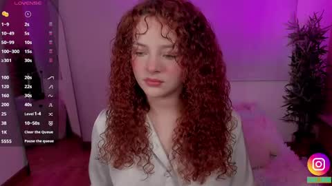 Snapshot of lovely_emma18 chatting on May 15, 2:40 am Emma online show from May 15, 2:40 am