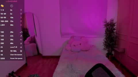 Snapshot of lovely_emma18 chatting on May 20, 1:28 pm Emma online show from May 20, 1:28 pm