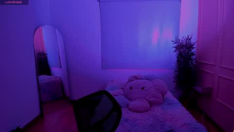 Snapshot of lovely_emma18 chatting on May 22, 1:28 pm Emma online show from May 22, 1:28 pm