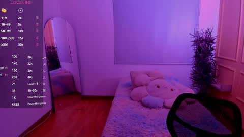 Snapshot of lovely_emma18 chatting on May 29, 1:09 pm Emma online show from May 29, 1:09 pm
