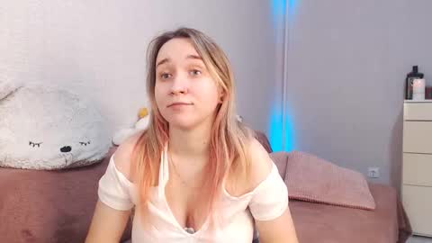 Lovely Hayley online show from November 26, 10:11 pm