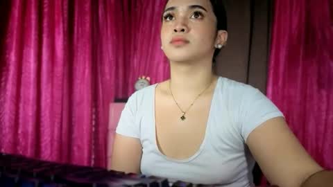 Snapshot of lovely_kurtny04 chatting on December 14, 9:47 am LOVE online show from December 14, 9:47 am