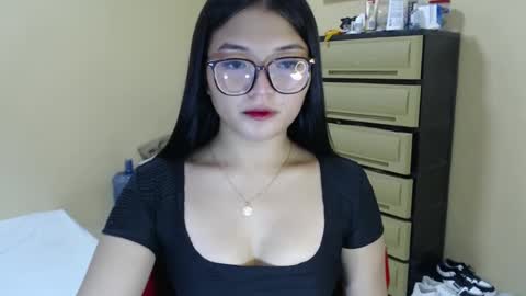 Lovely Laura online show from December 12, 5:10 am
