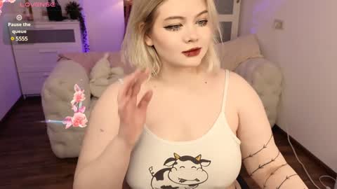 Snapshot of lovely_leilla chatting on January 9, 2:43 am lovely_leilla online show from January 9, 2:43 am