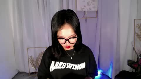 lovely_lianne online show from February 2, 5:28 am