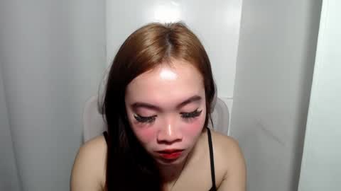 Snapshot of lovely_lianne chatting on July 28, 2:13 pm lovely_lianne online show from July 28, 2:13 pm