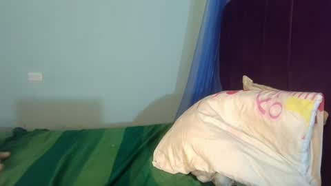 Snapshot of lovely_maia chatting on July 14, 5:01 am Maya online show from July 14, 5:01 am