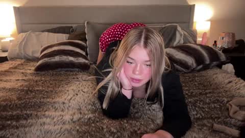 Snapshot of lovely_megan20 chatting on December 18, 4:09 am Megan online show from December 18, 4:09 am