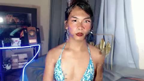 Snapshot of lovely_oliviax chatting on March 4, 6:19 am KATE online show from March 4, 6:19 am