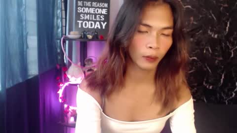 Snapshot of lovely_oliviax chatting on March 9, 6:50 am KATE online show from March 9, 6:50 am