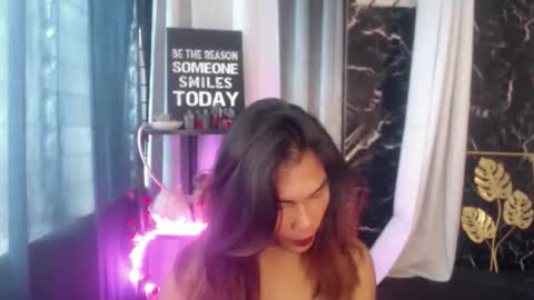 Snapshot of lovely_oliviax chatting on March 12, 5:46 am KATE online show from March 12, 5:46 am