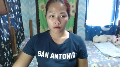 Snapshot of lovely_singlemom chatting on October 20, 11:27 pm ask me dear online show from October 20, 11:27 pm