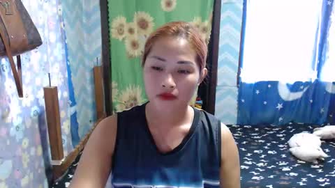 Snapshot of lovely_singlemom chatting on November 5, 2:00 am ask me dear online show from November 5, 2:00 am