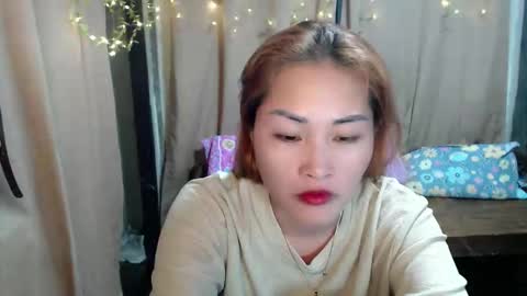 Snapshot of lovely_singlemom chatting on November 16, 1:39 pm ask me dear online show from November 16, 1:39 pm