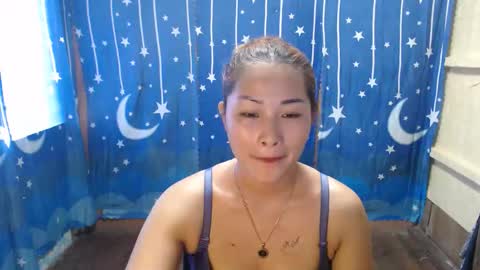 Snapshot of lovely_singlemom chatting on November 18, 12:16 am ask me dear online show from November 18, 12:16 am