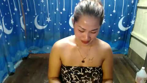 Snapshot of lovely_singlemom chatting on November 20, 3:45 pm ask me dear online show from November 20, 3:45 pm