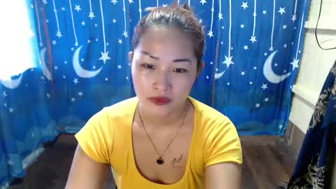 Snapshot of lovely_singlemom chatting on November 27, 3:19 am ask me dear online show from November 27, 3:19 am