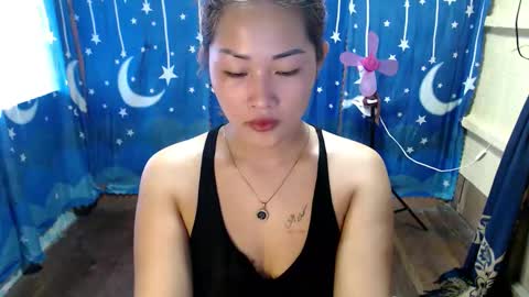 Snapshot of lovely_singlemom chatting on December 4, 11:57 pm ask me dear online show from December 4, 11:57 pm