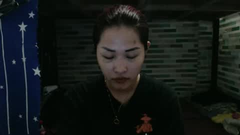 Snapshot of lovely_singlemom chatting on April 5, 6:21 am ask me dear online show from April 5, 6:21 am