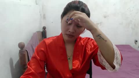 Snapshot of lovely_singlemom chatting on April 14, 2:17 am ask me dear online show from April 14, 2:17 am