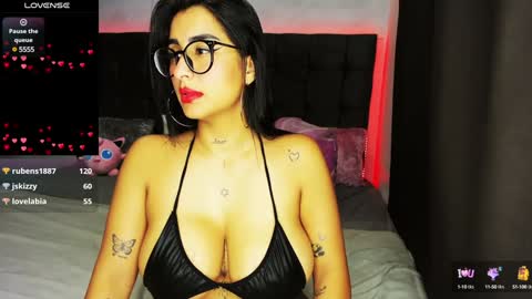 lovely violet13 online show from January 13, 8:04 pm