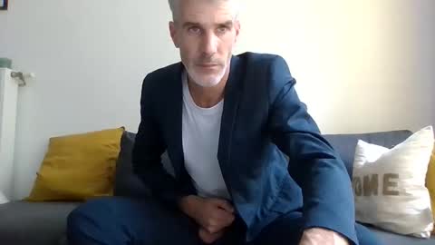 Max online show from October 3, 2:03 pm