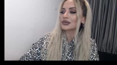 Snapshot of lovelyblondyxxx chatting on February 17, 10:58 pm PrAllinXXXa online show from February 17, 10:58 pm