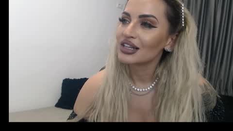 Snapshot of lovelyblondyxxx chatting on February 27, 2:21 am PrAllinXXXa online show from February 27, 2:21 am