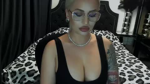 PrAllinXXXa online show from May 4, 9:55 pm
