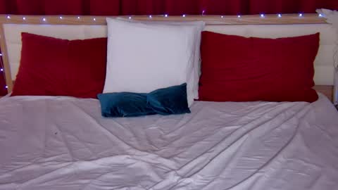 Caroline online show from November 8, 1:28 am