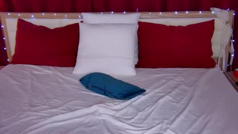 Caroline online show from November 21, 1:26 am