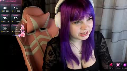 Snapshot of lovelykristii chatting on April 5, 9:45 pm hristie online show from April 5, 9:45 pm