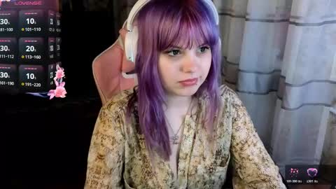 Snapshot of lovelykristii chatting on April 19, 10:34 pm hristie online show from April 19, 10:34 pm