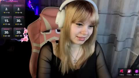 Snapshot of lovelykristii chatting on May 8, 9:53 pm hristie online show from May 8, 9:53 pm