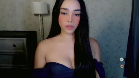 Snapshot of lovelylaiza chatting on July 6, 10:23 am Cutie Laiza online show from July 6, 10:23 am
