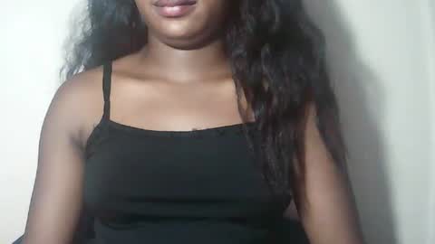 lovelylarra online show from March 29, 8:53 pm