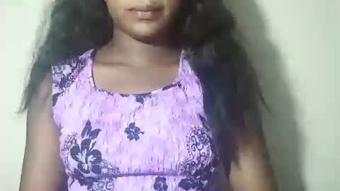 lovelylarra online show from March 31, 9:32 am