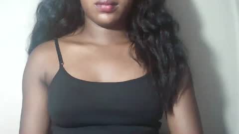 lovelylarra online show from March 31, 9:59 pm