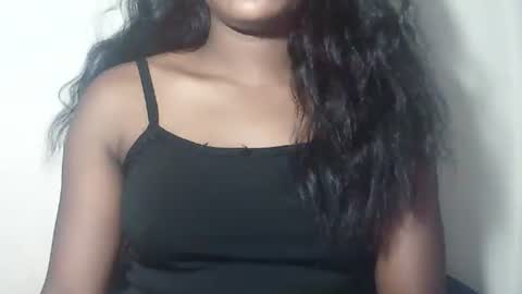 lovelylarra online show from April 3, 7:28 am