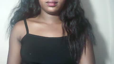 lovelylarra online show from April 3, 7:34 pm