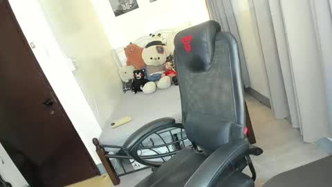 YUMIE online show from January 31, 2:28 pm