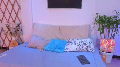 Snapshot of lovelymoon_ chatting on June 18, 1:39 am lovelymoon_ online show from June 18, 1:39 am