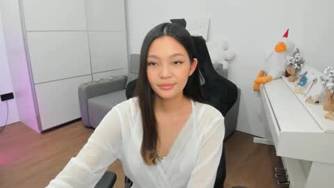 kim online show from December 12, 9:04 pm