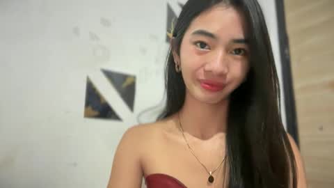 lovelyours_kishia online show from May 1, 4:22 pm