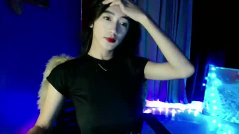 lovelypetite143 online show from March 25, 4:51 am
