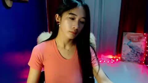 lovelypetite143 online show from April 19, 6:10 pm