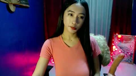 lovelypetite143 online show from May 24, 3:17 pm