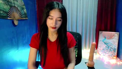 lovelypetite143 online show from July 5, 4:19 am