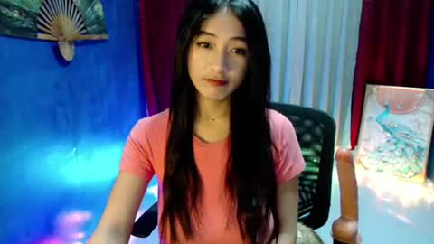 lovelypetite143 online show from July 7, 1:37 pm
