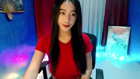 lovelypetite143 online show from July 13, 6:00 pm